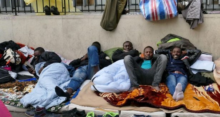 immigrants-on-paris-streets2.jpg