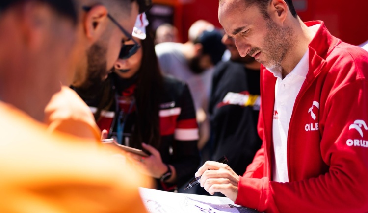 Kubica w przyszłym sezonie zasiądzie za kierownicą Hypercara Ferrari [wideo]